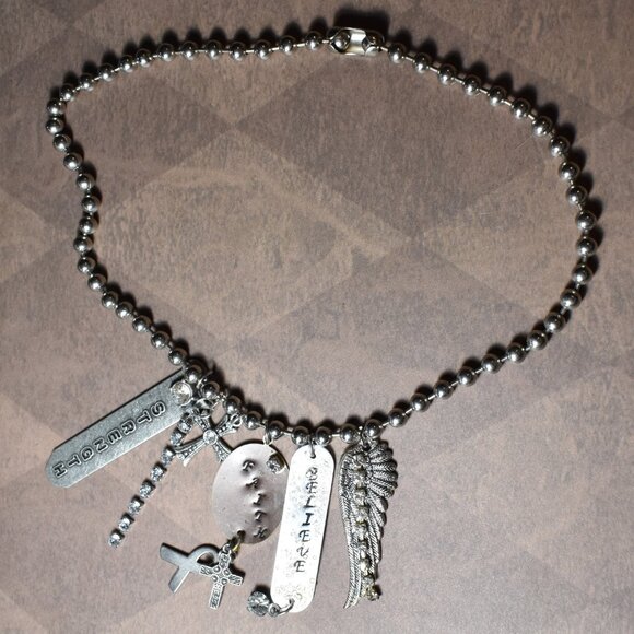 Handmade metal dangle charm necklace - Strength, believe, faith - Picture 11 of 11